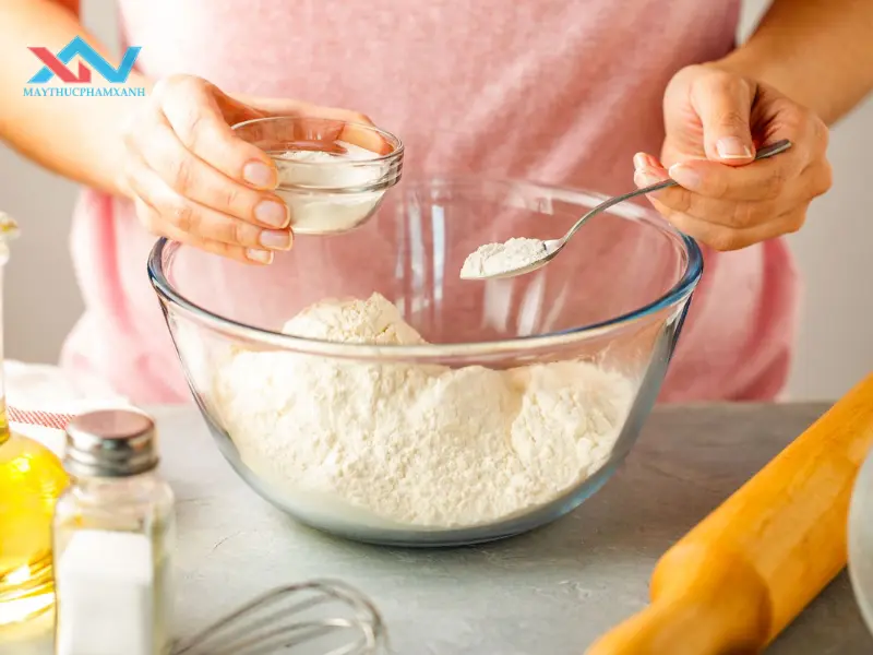 cách trộn bột không dính tay