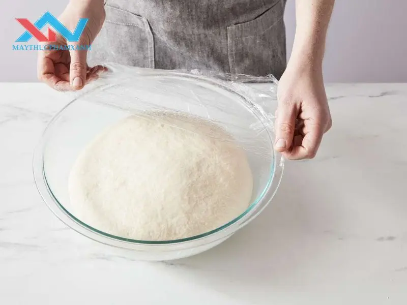 Ủ bột trong khoảng 1-2 tiếng, hoặc cho đến khi bột nở gấp đôi