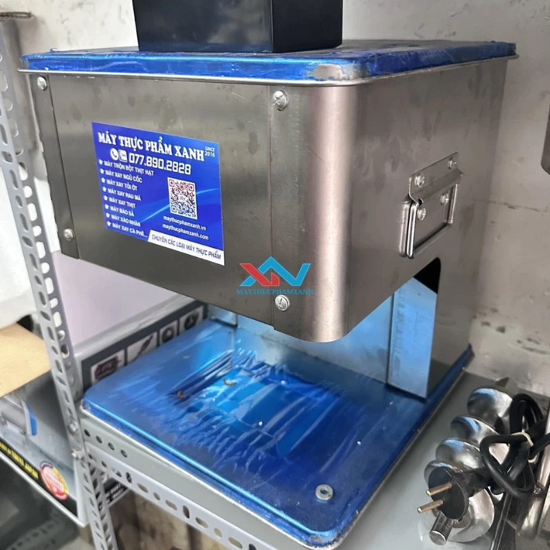 Hướng dẫn quy trình cắt thịt làm lạp xưởng đạt chuẩn bằng máy