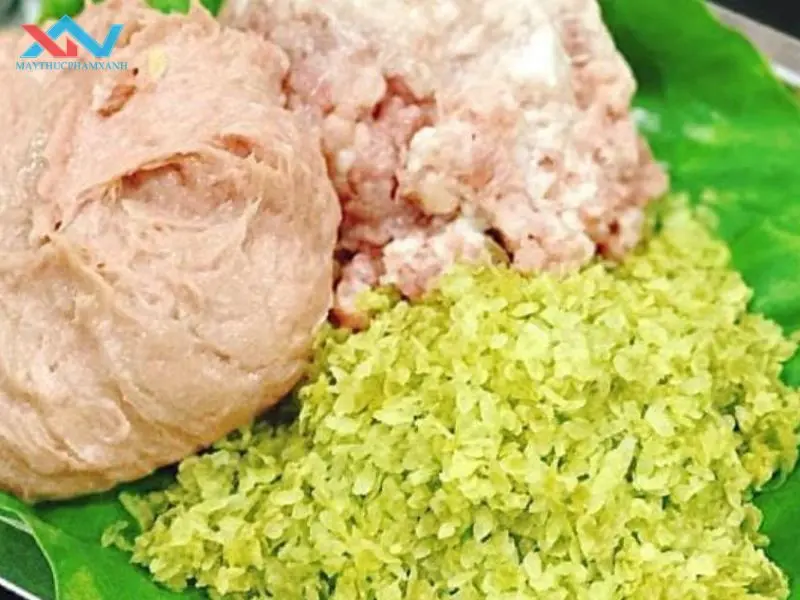 Sơ chế nguyên liệu kỹ lưỡng để chả cốm thơm ngon