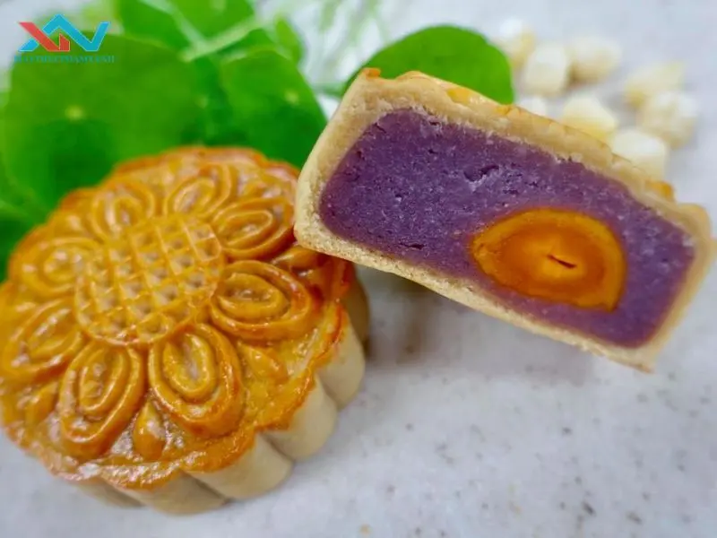 Bánh trung thu nhân khoai môn