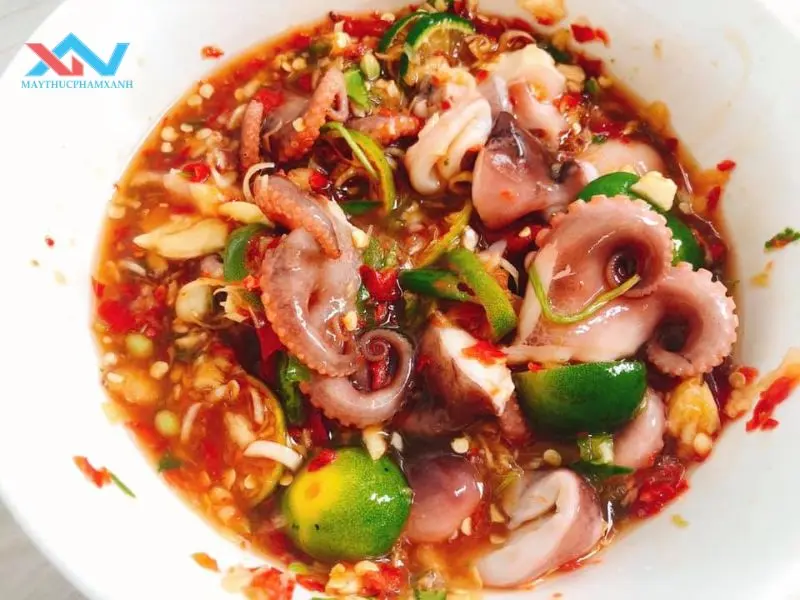 Bạch tuộc trộn sốt tắc  Bạch tuộc trộn sốt tắc