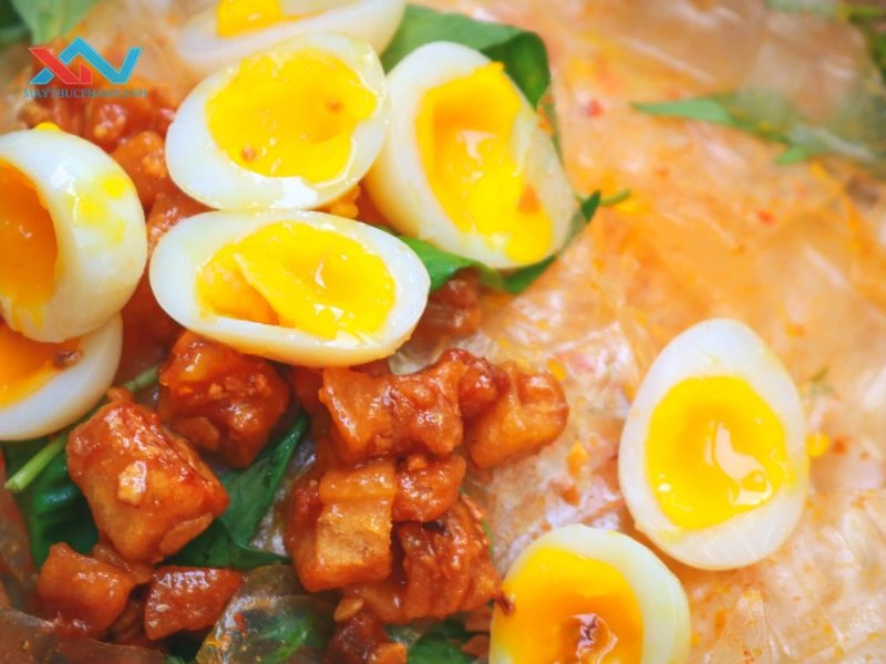 Cách làm bánh tráng trộn tóp mỡ