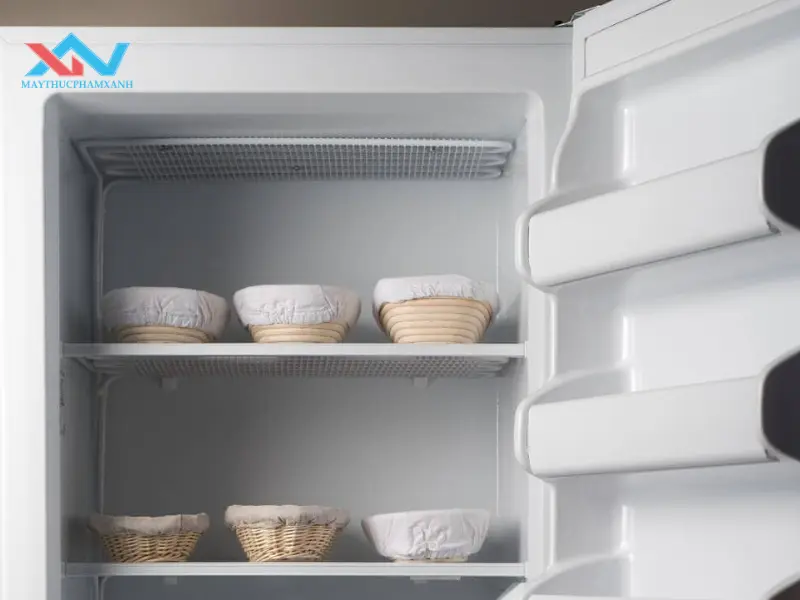cách trộn bột không dính tay