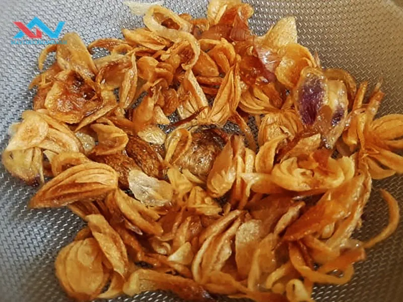  Làm hành phi giòn rụm và mỡ hành
