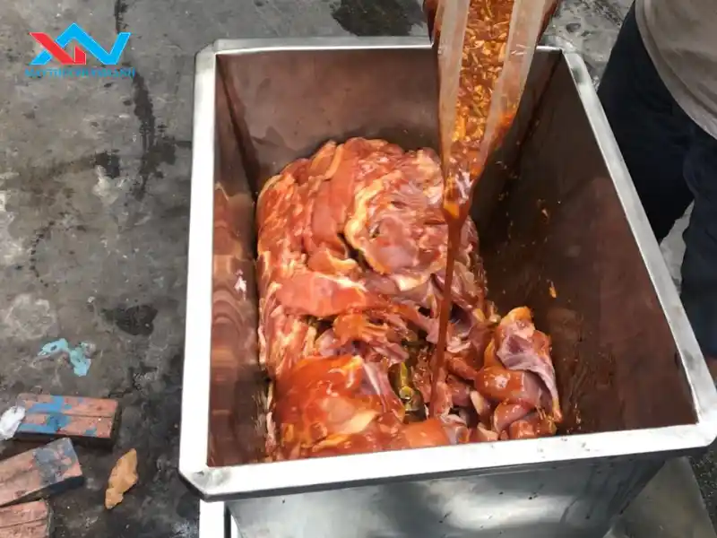 máy trộn thịt làm khô heo