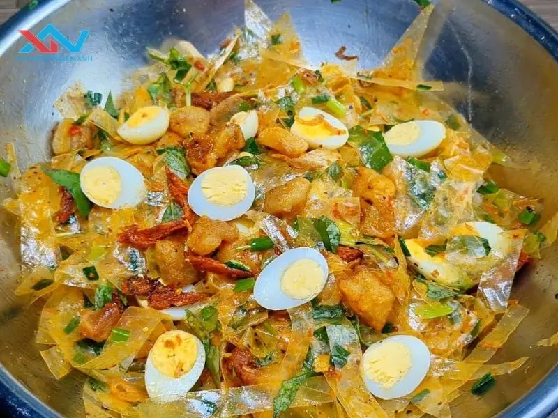 Pha nước sốt trộn bánh tráng tóp mỡ