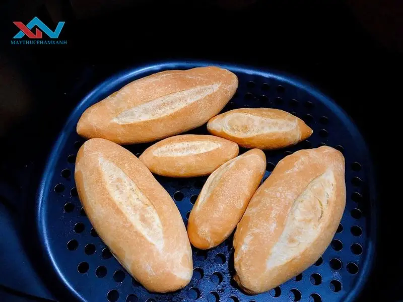 Cách làm bánh mì bằng nồi chiên không dầu Cách làm bánh mì bằng nồi chiên không dầu