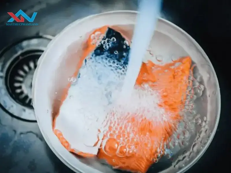 làm chả cá bằng cá đông lạnh