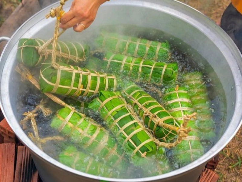 nấu bánh tét mấy tiếng