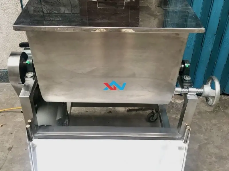 Máy trộn thịt thực phẩm nằm ngang có máng xả inox 304