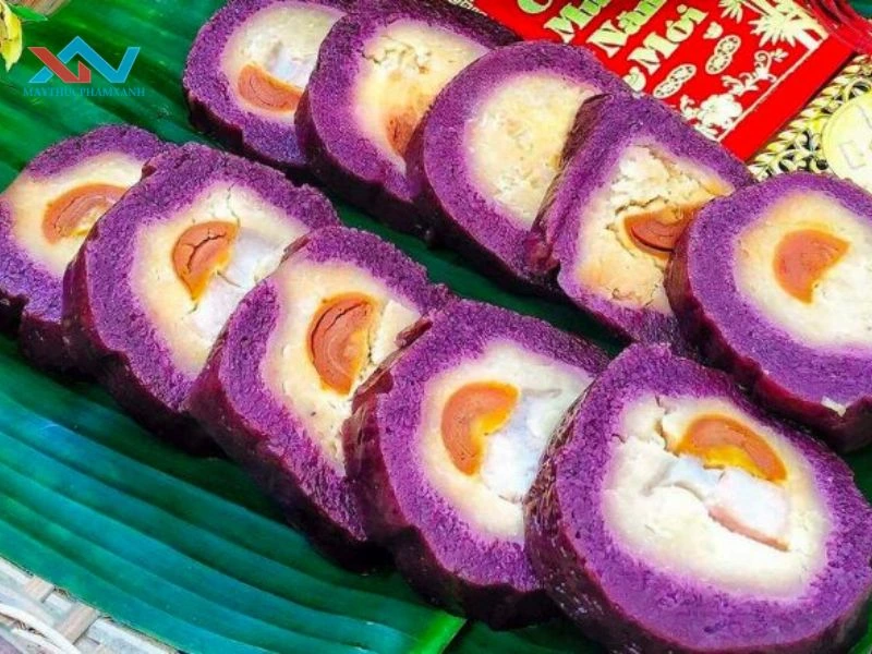 Bánh tét lá cẩm