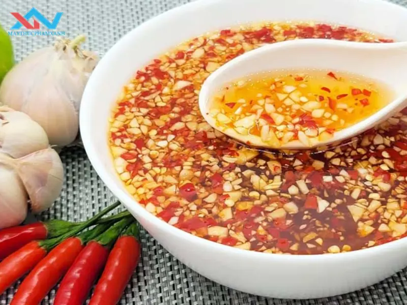 Pha nước chấm chua ngọt