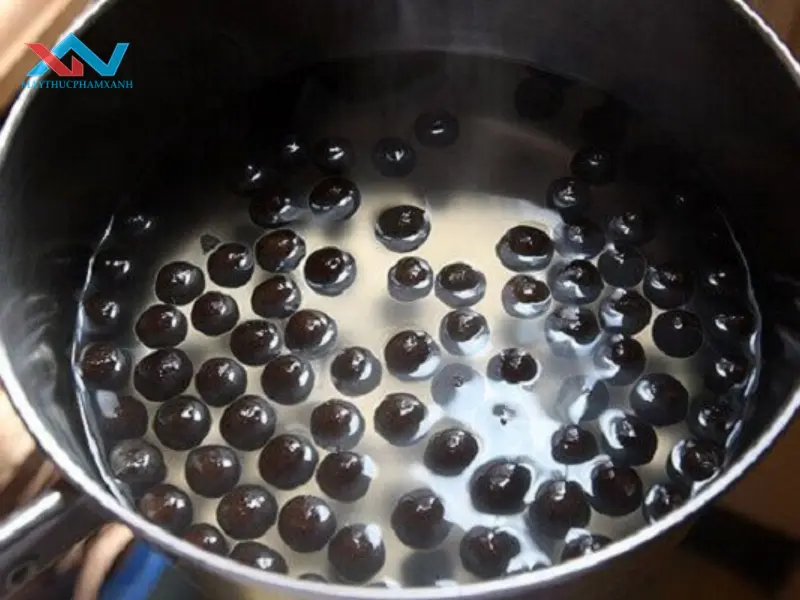 Vớt trân châu ra và ngâm ngay vào nước đá lạnh