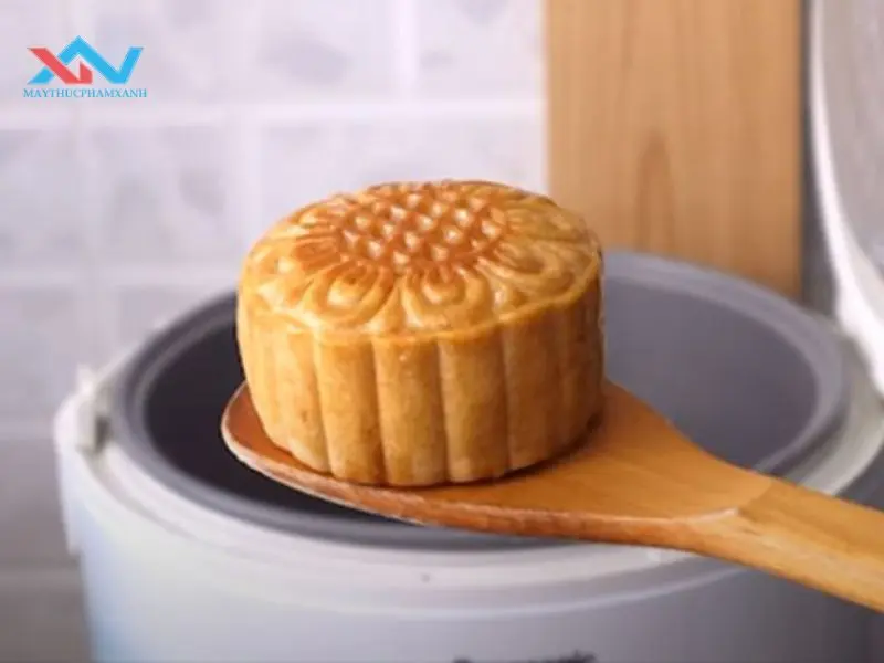 Làm bánh Trung thu bằng nồi cơm điện