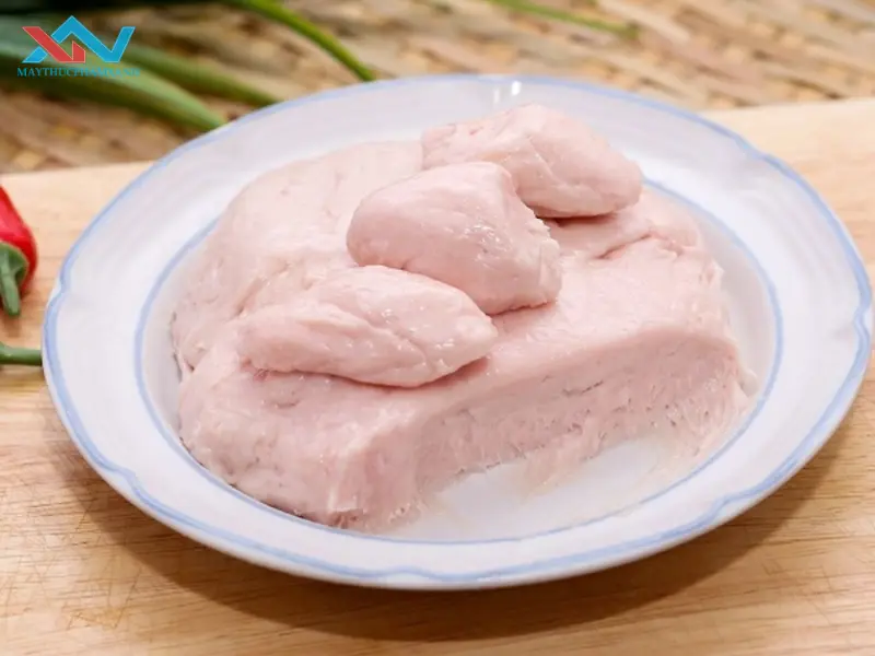 Để giò sống đạt độ dai mịn tối ưu, bạn có thể thực hiện bước quết giò