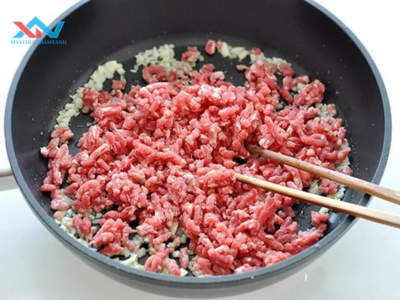 Xào thịt bò
