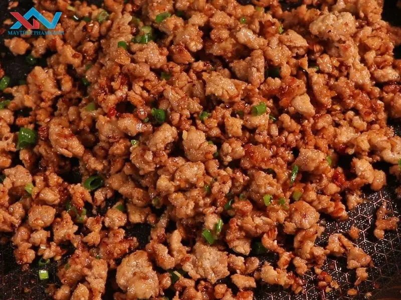 Làm chín thịt xay với lửa vừa