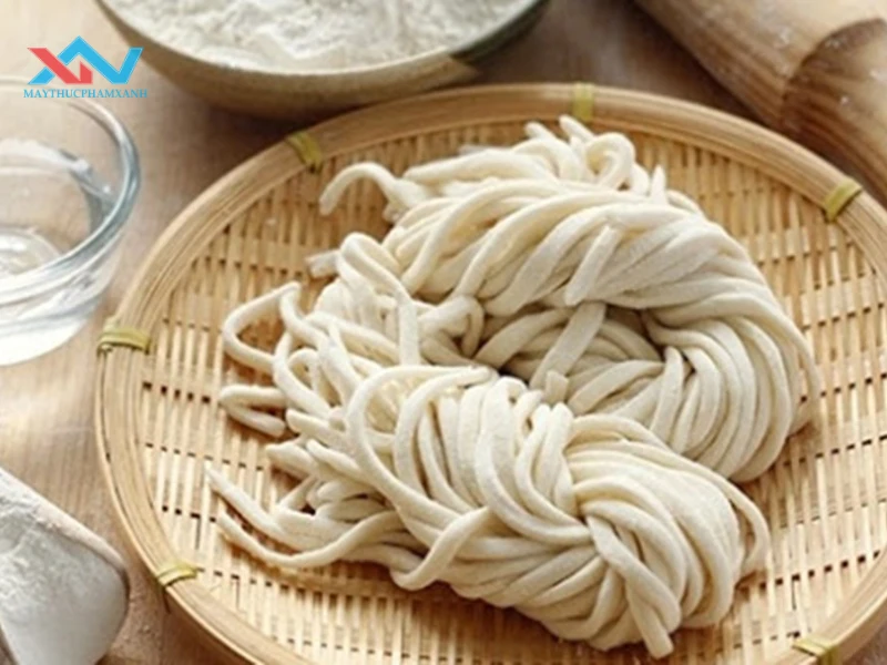 cách làm mì tươi kéo sợi bằng tay