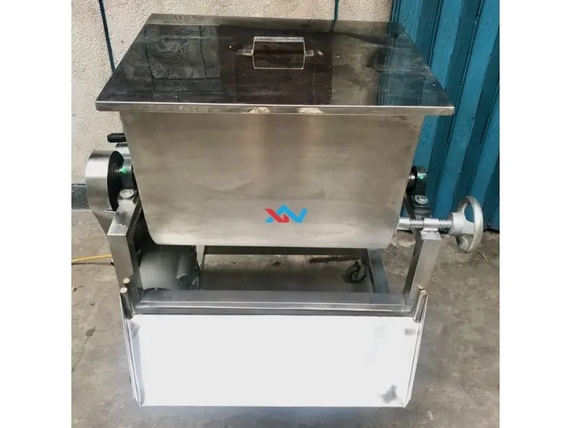 Máy trộn thịt thực phẩm nằm ngang có máng xả inox 304