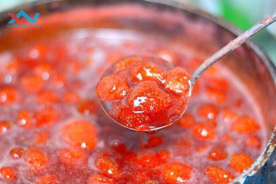Cách Làm Mứt Dâu Tây Dẻo Ngon – Giữ Màu Đỏ Tươi Tự Nhiên