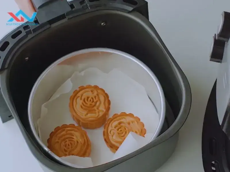 nướng bánh trung thu bằng nồi cơm điện