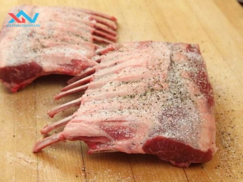 cách ướp sườn nướng nguyên tảng