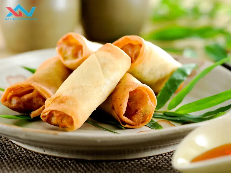 Chả giò là món ăn truyền thống quen thuộc trong các bữa tiệc hay dịp lễ Tết