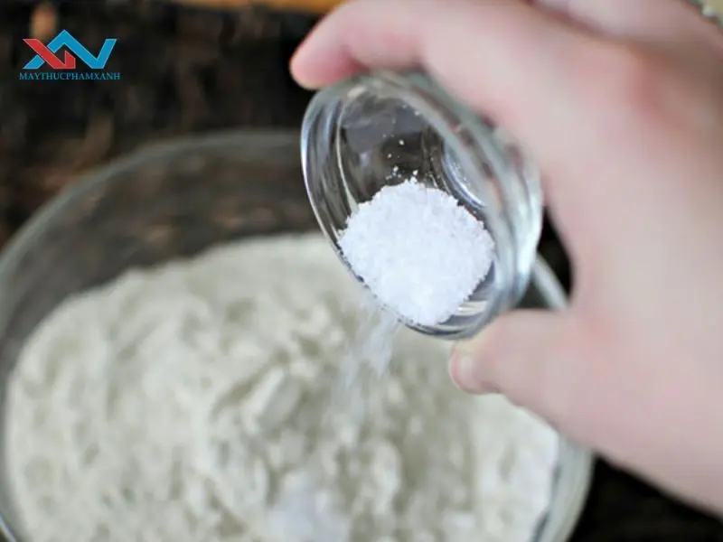 Kết hợp nguyên liệu khô trước