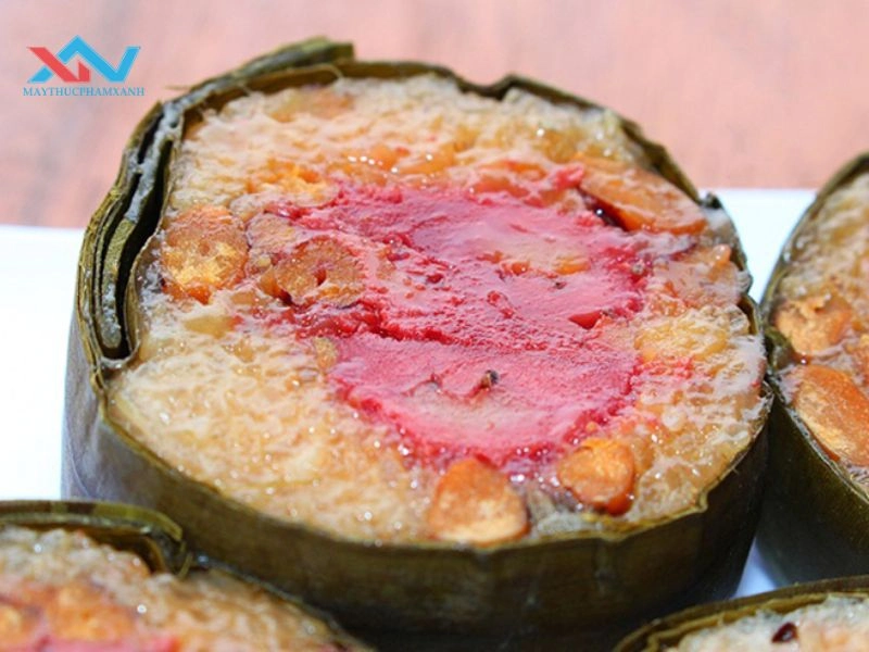 Bánh tét chay nhân chuối